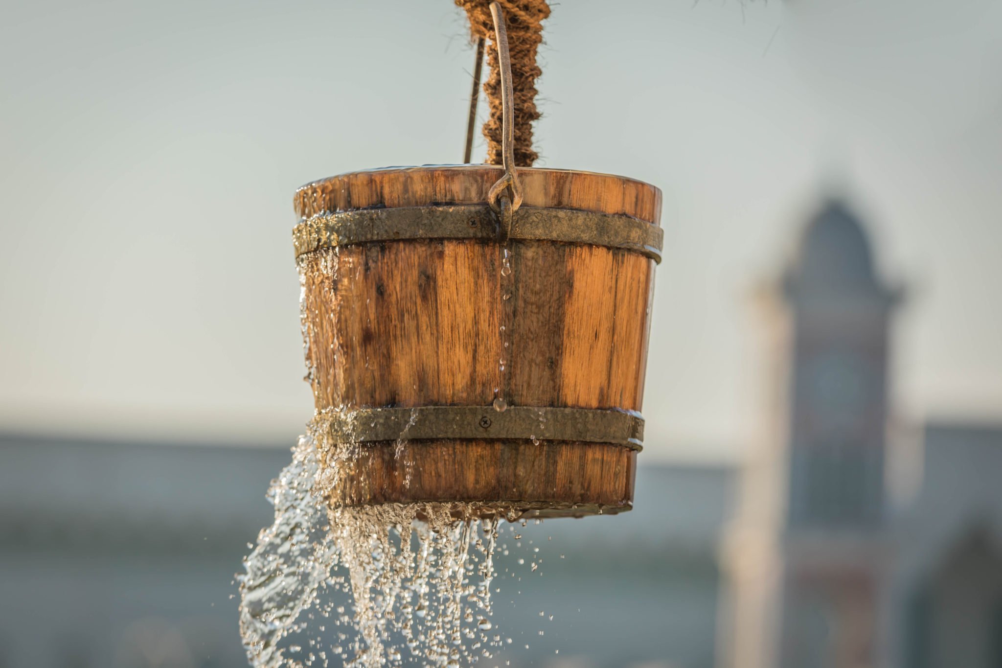 Spann med vatten från brunn